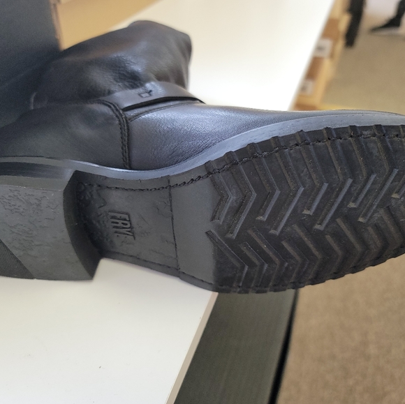 đFrye Women's Veronica Short Boot - Picture 3 of 8